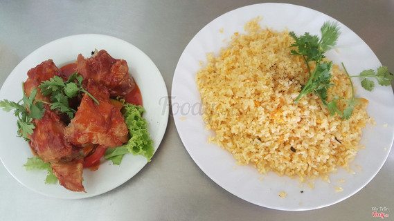 Cơm gà xối mỡ