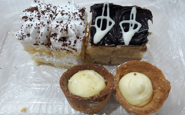 Bánh Ngọt - Phạm Hùng