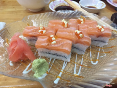 sushi cá hồi