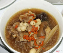 Đuôi Bò hầm hạt sen thuốc bắc