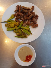 ruột xào đậu bắp