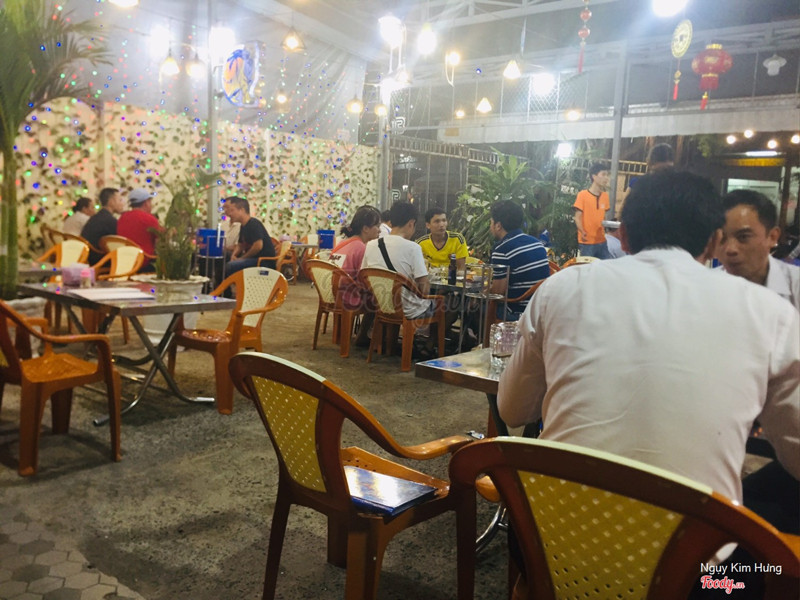 Ảnh ngồi trong quán