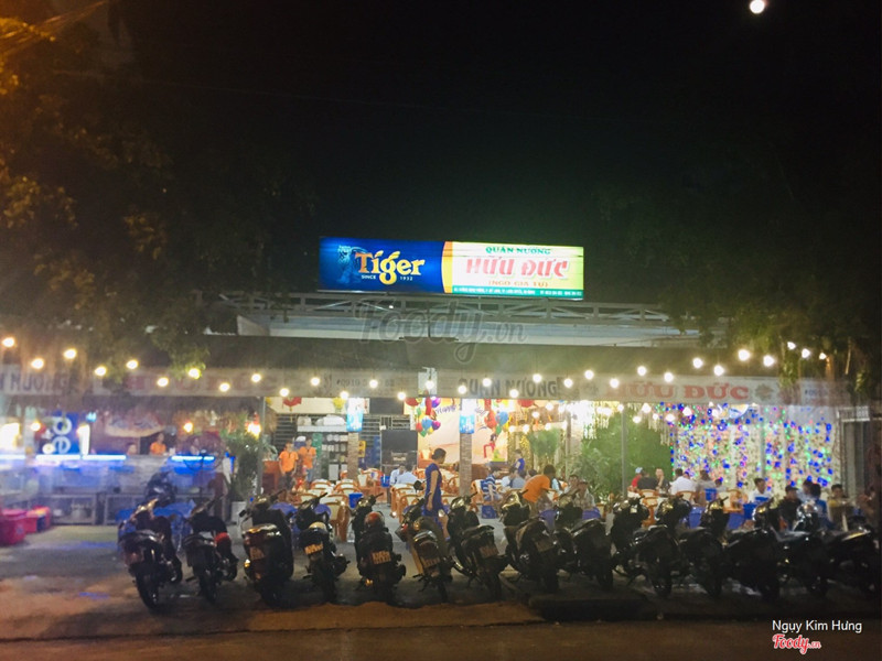 Ảnh từ bên đường nhìn qua