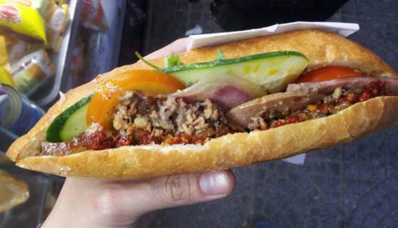 Bánh Mì Hoa Minh