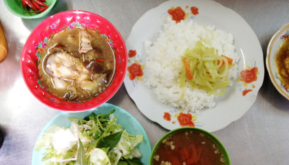 Cô Hằng - Cơm Bình Dân