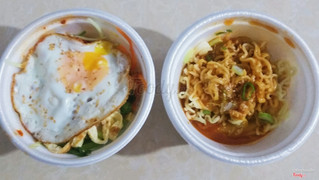 Cơm trộn và mì tokbokki