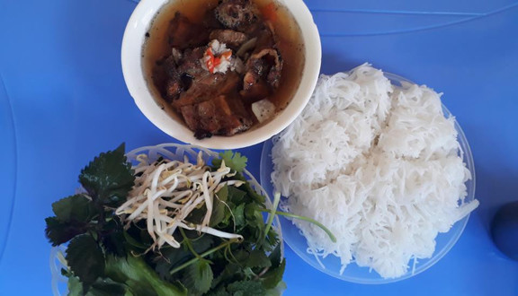 Giang - Bún Chả & Nem Rán - Tam Trinh