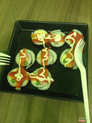 maki thanh cua, ăn 2 miếng mới nhớ ra chụp hình!^^