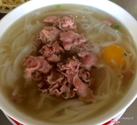 Phở tái hột gà