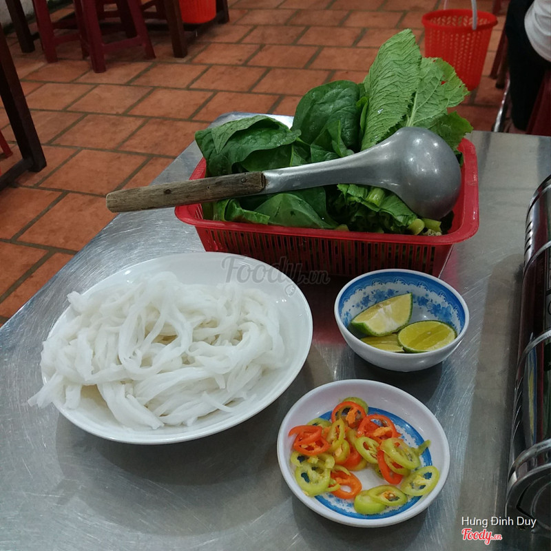 Bún, rau, chanh, ớt,...