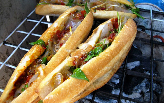 Bánh Mì Cô Ba