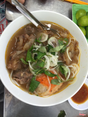 Bún bò gân chả