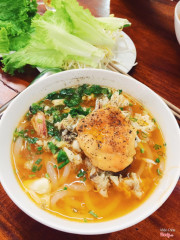 Bánh canh ghẹ ở đây ăn vừa miệng, bị cái nếu ăn chậm phần bánh sẽ bị lầy ra ăn hơi ngất. Chả ghẹ ăn ngon, nên kêu nguyên con đem ra tự lấy thịt nhé để ăn không bị lỗ ;))