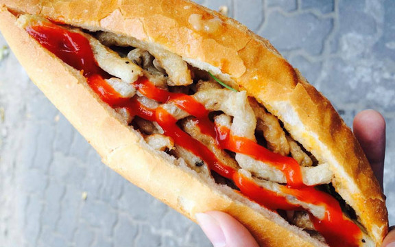 Bánh Mì Chả Cá Nóng - Đường 3 Tháng 2