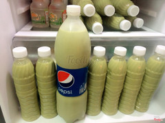 Nhiều quá đâyyy, em chuẩn bị đi ship cho khách đây ạ.  Trưa nắng nóng uống còn gì bằng👩🏻‍🚀 --- Chai một lít rưỡi : 50.000 (chai bự trong hình) Chai nữa lít : 20.000 (chai nhỏ) --- Đặt hàng qua số điện thoại☎️ 0902.380.426  Giao tận nơi trong tphcm👩🏻‍🚀👩🏻‍🚀