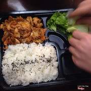 Bento thịt xào kim chi 