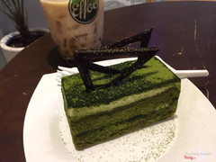 Bánh lớp phía trên matcha hơi nhiều, ăn đắng và dễ sặc, lớp phía dưới khá ngon