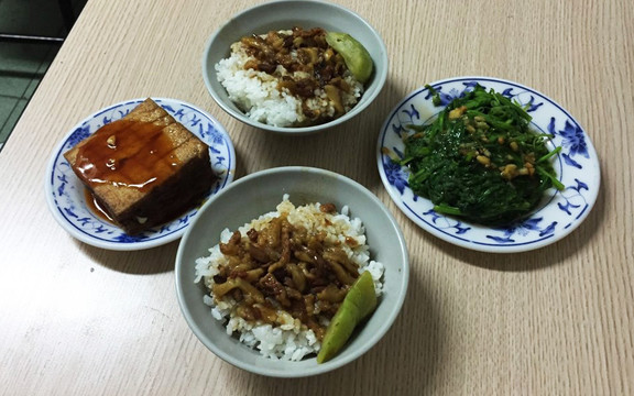 Jinfeng Braised Meat Rice (金峰魯肉飯)