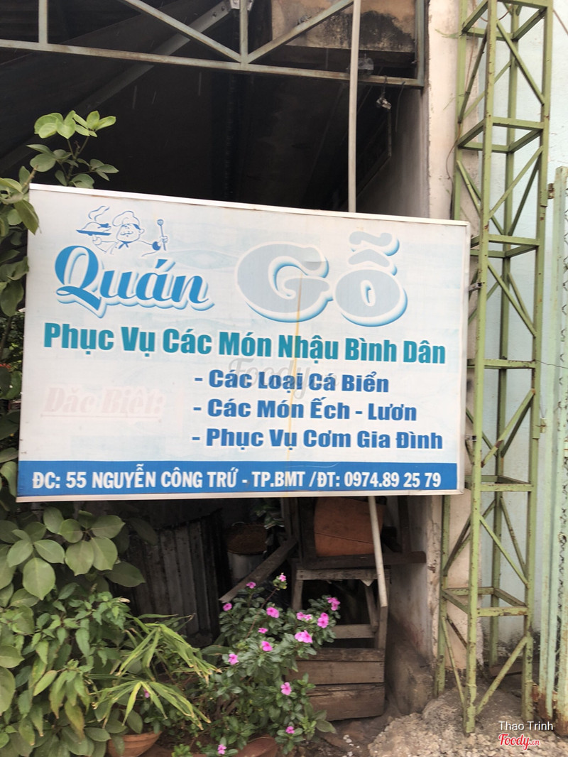 Phía trước quán