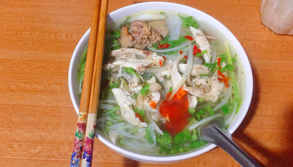 Cô Ngân - Phở Gà