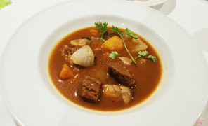 Bò Úc nấu nấm - cà rốt