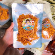 🐣 KHÔ GÀ ABI 🐣  ✅ Bao ngon, bao sạch, bao cay ✅ Vị dai dai, ngọt ngọt của thịt gà  ✅ Vị cay tê tê của ớt ✅ Hương thơm tạo nên hương vị của lá chanh ❌ Không chất bảo quản  🌈 Chỉ #32kg / túi zip 100g 😙