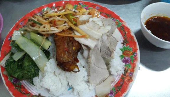 Cô Yến - Cơm Bình Dân & Bánh Cuốn