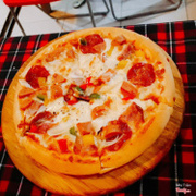 Pizza xúc xích thập cẩm 