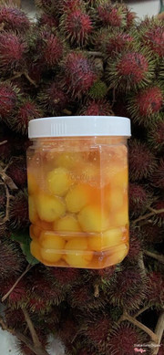 🤓🤓🤓 CHÔM CHÔM RUỘT VÀNG ngâm đường🤤🤤🤤 🏜🏜🏜 Trời oi bức nóng nực thế này làm 1 ly CHÔM CHÔM RỪNG DẰM ĐÁ BÀO  thì đã hỡi ơi ...🛀🛀🛀...ko những MÁT mà còn PHÊ bởi vị NGỌT NGỌT CHUA CHUA THANH THANH rất riêng của em ấy. 🚀🚀🚀 Giá Mát Rượi : 55k/1 hũ (700gam)                           100k/2 hũ  ( Bao gồm: 1.2 kg chôm chôm chưa bóc vỏ+ 300 gam đường )  Sỉ từ 10 hũ. Hcm ship từ 5 hũ.     🌞🌞🌞🌞🌞🌞🌞🌞🌞