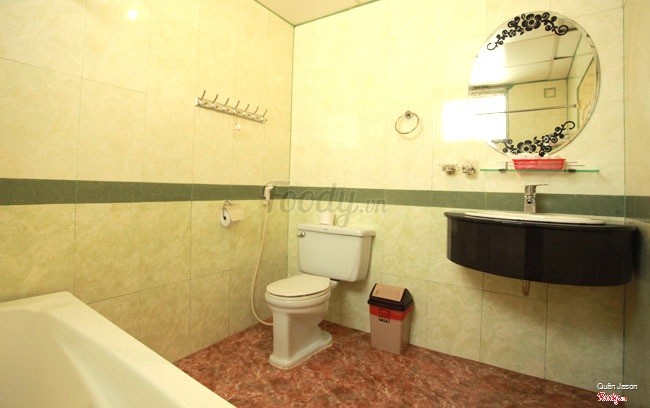 bồn tắm có trong phòng