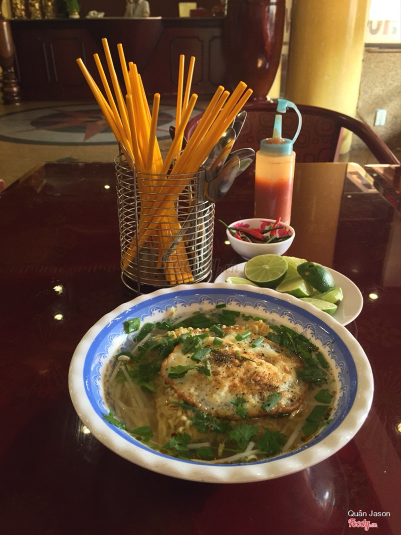 ăn sáng mì trứng free