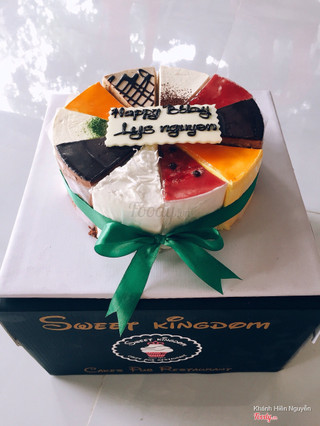 Bánh thì ngon đều nhân viên bán hàng kiểu gì mặt như đưa đám, thấy thái độ là k thích rồi