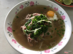 Phở tái trứng