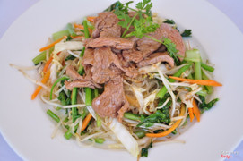 Hủ tiếu xào bò - stir fried noodle with beef .