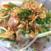 🍵 Bánh Canh Chả Cá Phan Rang 🍵 Được nấu bởi nước lèo Thần Kì và kèm theo nước chấm Thần Thánh 🙈  👍🏻* Ăn Vào Đảm Bảo Thích Ngay * 👍🏻  ✌🏻Nếu muốn thưởng thức món ăn ngon và rẻ này, bạn có thể ghé đến Hẻm, 463B/12 Cách Mạng Tháng 8 ,phường 13 , quận 10, TP HCM. Quán Bánh Canh Hiền Cây Quéo. Quán bắt đầu bán từ 6h đến khoảng 21h hàng ngày, mỗi bát bánh canh có giá 25.000 - 30.000 đồng.✌🏻