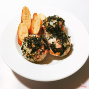 Cho em cơm nắm vị Hàn lên luôn nè ~ Giá không đổi 1 bé chỉ 7k thôi nha nhưng siêu đậm đà và chỉ 3 viên là no căng rồi ~ Thêm xúc xích phô mai: 10k nha