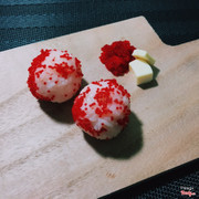 Cơm nắm nhân phô mai bọc trứng cá ngon lành lạ miệng nha nha ! 