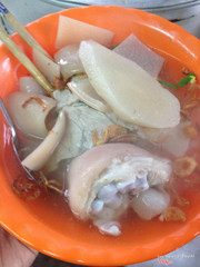 Có cả giò móng nếu chúng ta kêu thêm