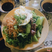 Mì xào trứng bò