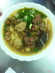 Bún gân chả