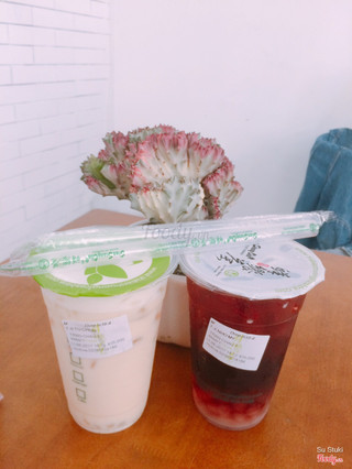 Trà xanh matcha + trân châu trắng 35k. Trà xanh nho đen + trân châu trắng 35k. All size M