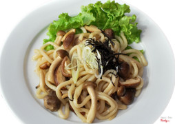 Mì udon xào nấm