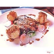 Steak heo với cơm viên