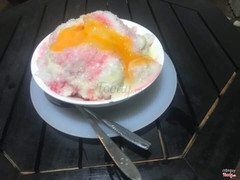 Exotic fruit platter with shaved ice