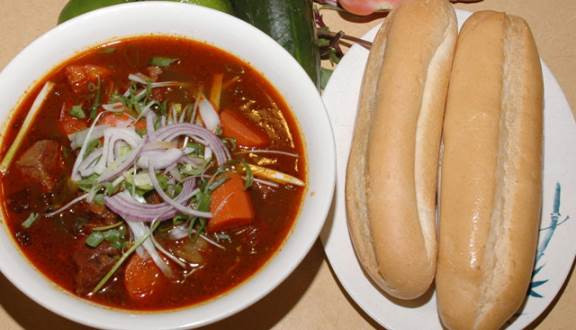 Sông Hương - Bún Bò Huế & Bò Kho Bánh Mì