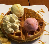 bánh waffle kem