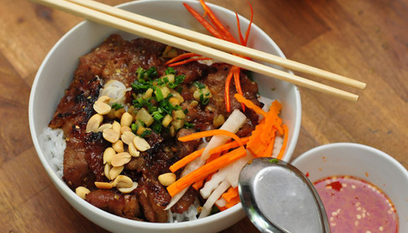 Bún Thịt Nướng Đầm Sen