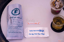 Bánh mì chả cá biển tươi.