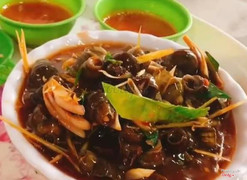 Mình là fan của Ốc xào me. Trước đi quán ốc nào cũng gọi ốc xào me. Giờ biết đến Cao Quán chẳng gọi ốc ở đâu khác ngoài ở đây. Ốc ngon, giá hợp lý (So với các quán cùng mức giá thì ốc ở đây được nhiều hơn)