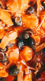 Chế biến và mùi vị rất tuyệt. Thích cái nước sốt sền sệt. Thích cả cái món sung muối ăn kèm (không biết là do sung muối free hay sao mà thấy ngon thế 😋😋)